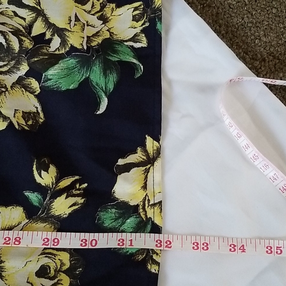 Beautiful floral Dress - Picture 6 of 6